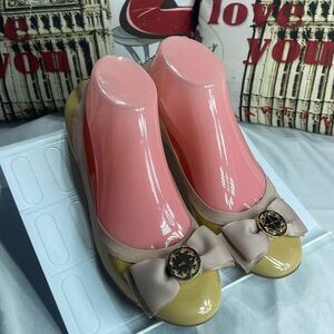 (A2) KATE SPADE nude patent leather ballet flats with bow and elastic logo, sz 8